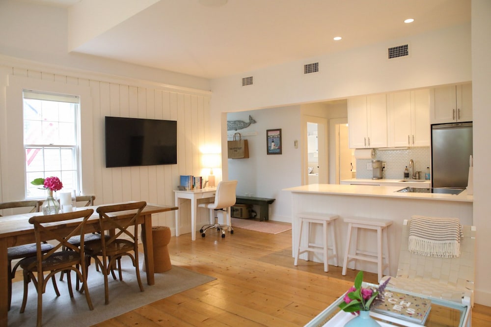 Amazing Downtown Nantucket Condo, Close to Everything!