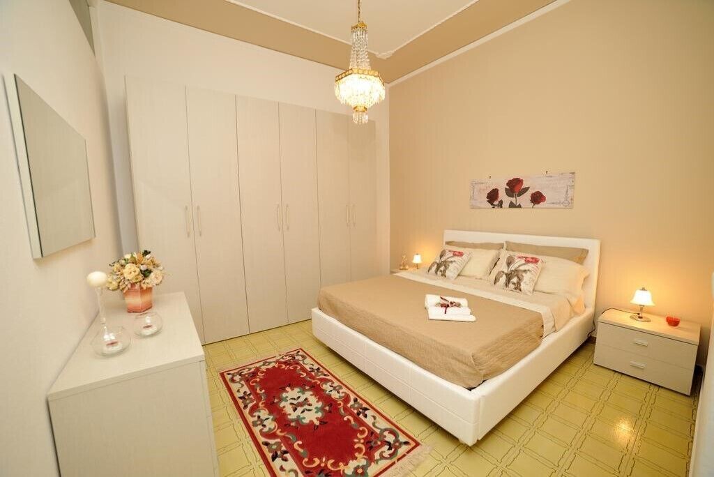 2 Schlafzimmer, Schreibtisch, Bügeleisen/Bügelbrett, Reisekinderbett
