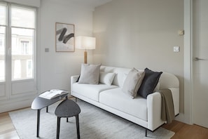 TV - Mirakruz Terrace by FeelFree Rentals (San Sebastin)