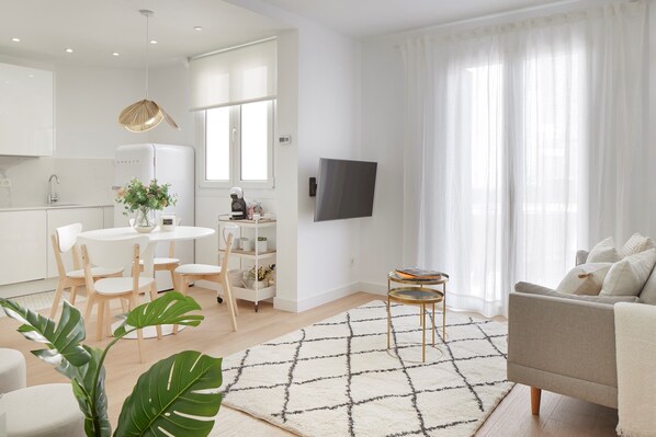 TV - Moneo by FeelFree Rentals (San Sebastián)