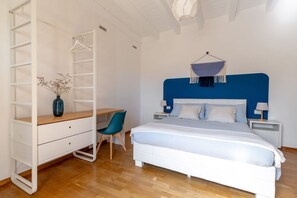 3 habitaciones, tabla de planchar con plancha y cuna de viaje 