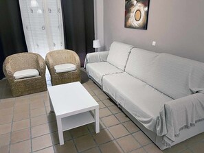 Televisión, futbolito, mesa de ping pong