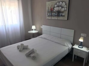 2 slaapkamers, een strijkplank/strijkijzer, gratis wifi, beddengoed