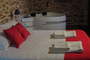 1 bedroom, iron/ironing board, travel crib, WiFi