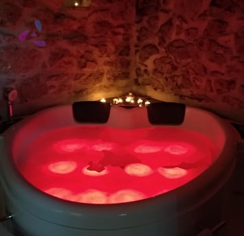 Bañera de hidromasaje cubierta