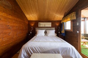 6 bedrooms, in-room safe, iron/ironing board, free WiFi