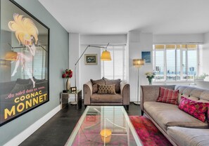 Smart TV - Deco Seafront | By My Getaways (Brighton)