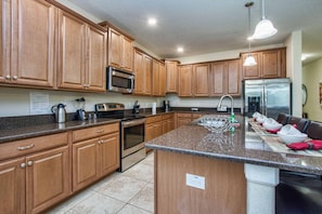 Coffee/tea maker, fridge, microwave, oven - 6BR Disney Pool Home | Private Pool & Jacuzzi | Game Room | Dog Friendly (Kissimmee)