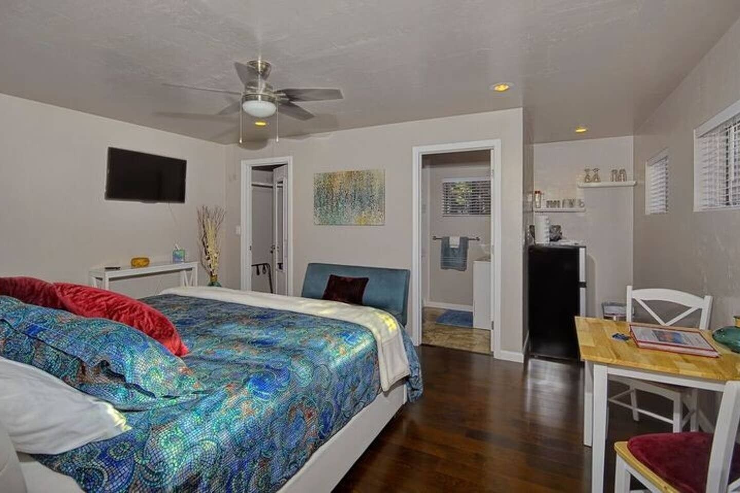 Sedona Inspired Studio Suite with Hot Tub