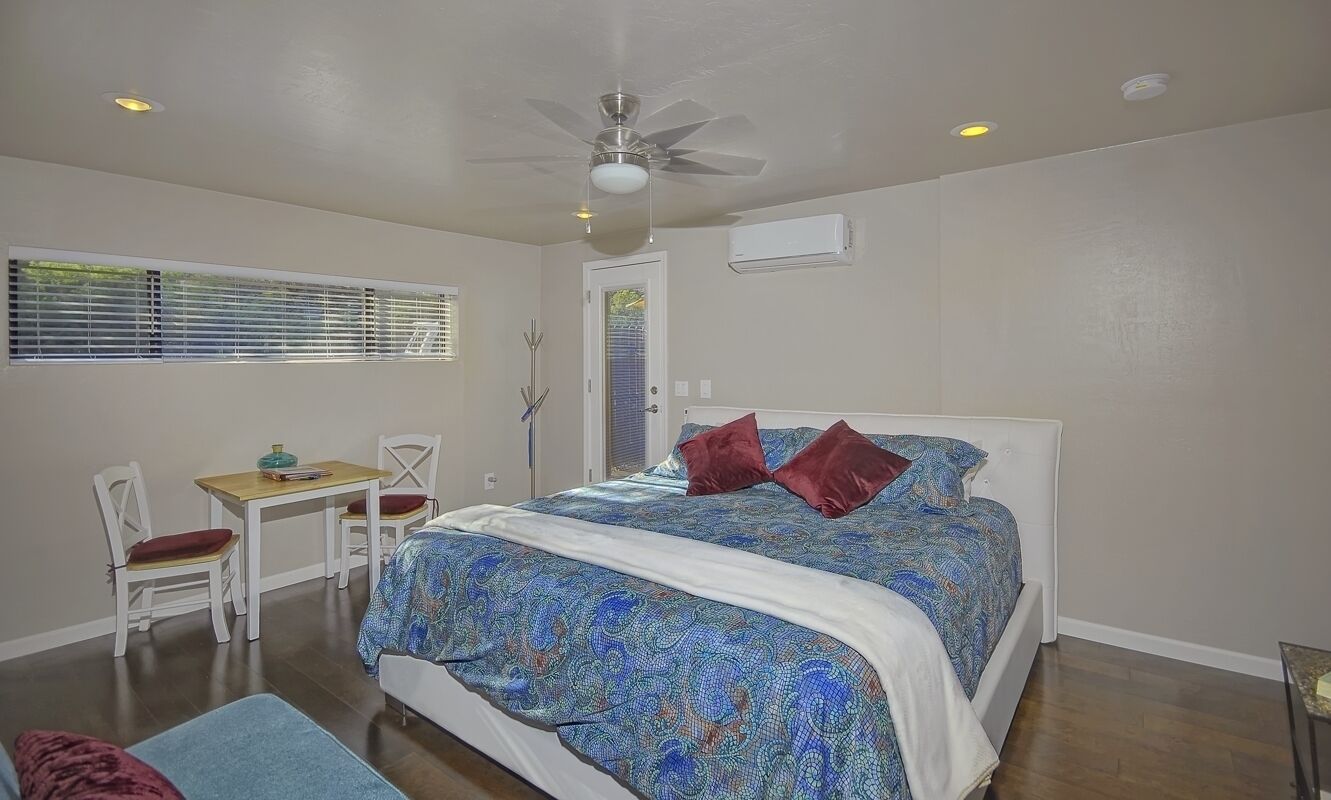 Sedona Inspired Studio Suite with Hot Tub