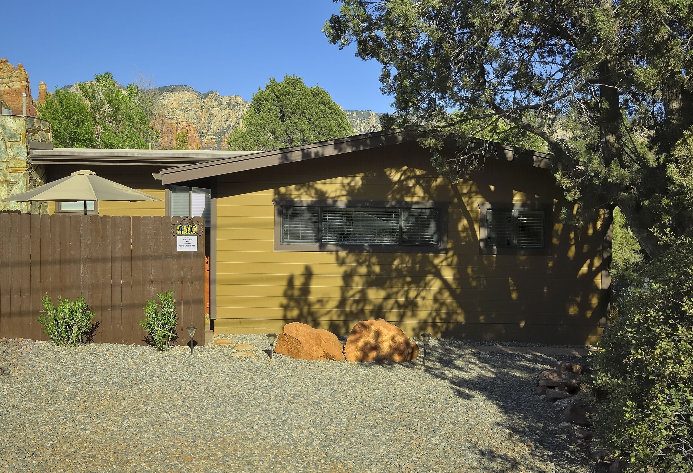 Sedona Inspired Studio Suite with Hot Tub