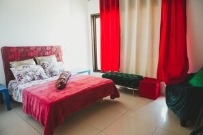 Apartamento Deluxe, terraza | 4 dormitorios, escritorio, espacio para trabajar con un portátil