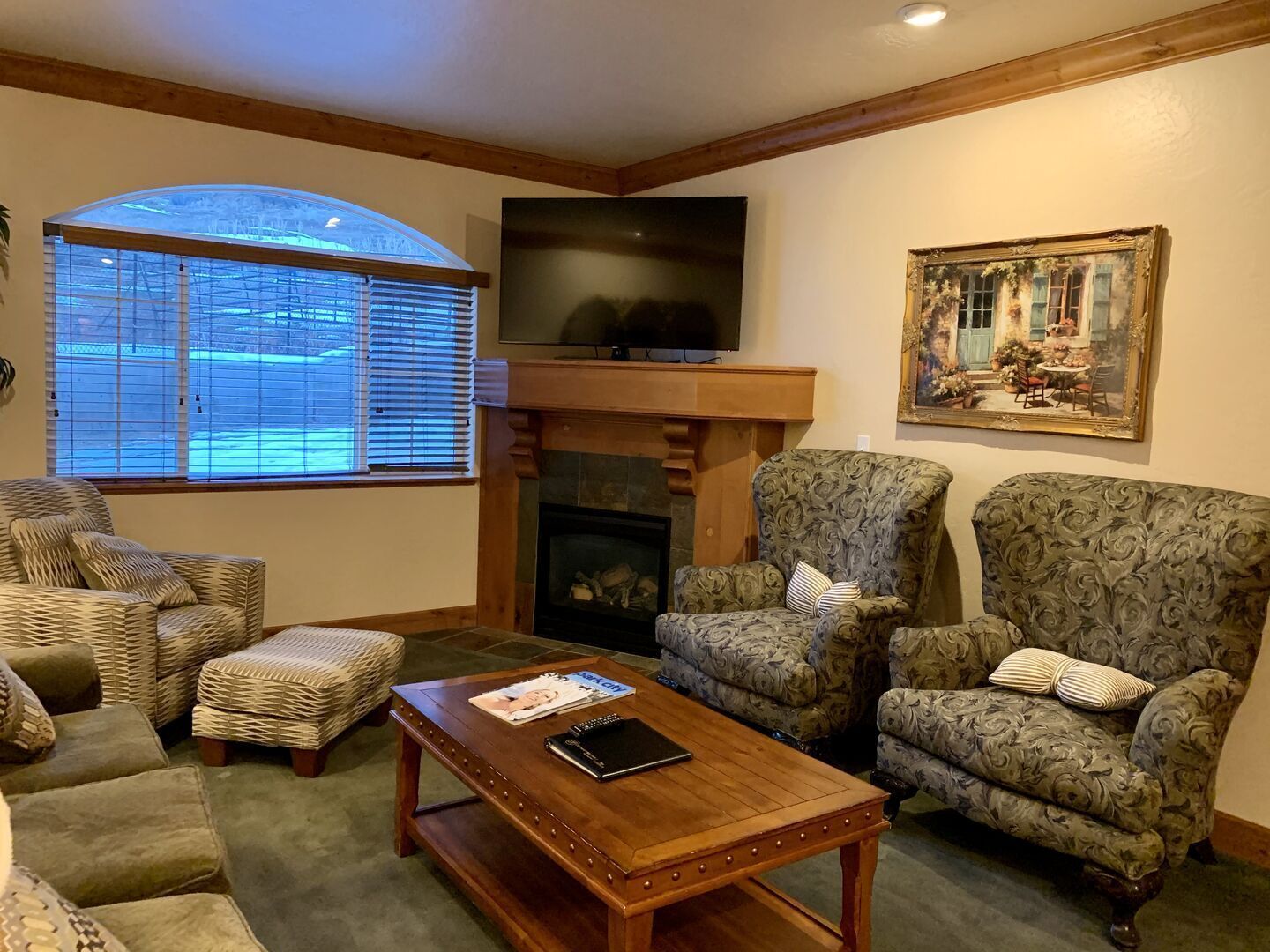 Family getaway~Pool, Tubing, Skiing, & Ice Castles Villa 1039-2