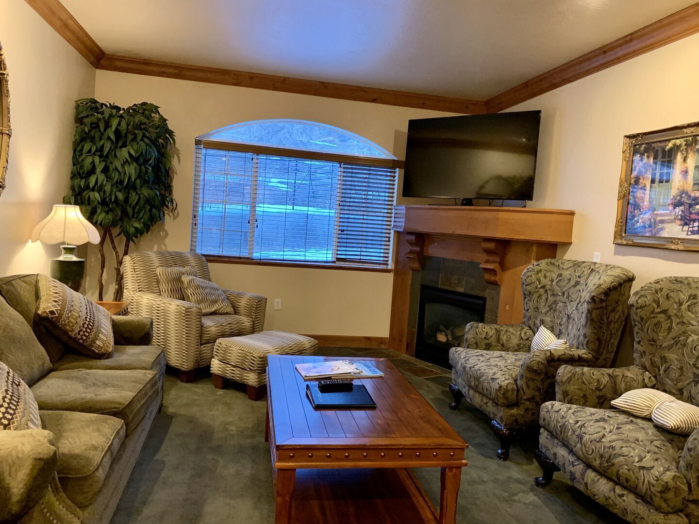 Family getaway~Pool, Tubing, Skiing, & Ice Castles Villa 1039-2