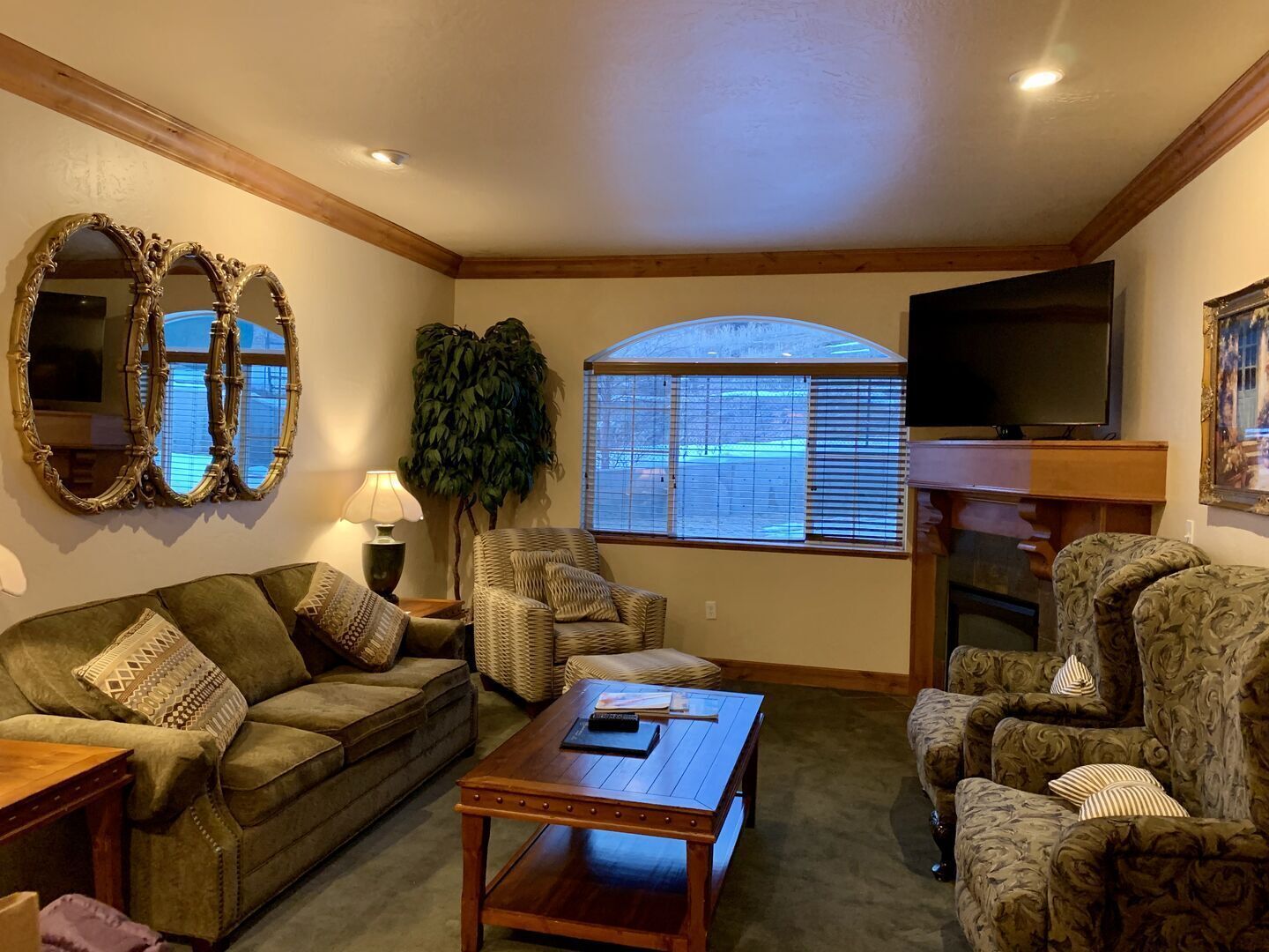 Family Getaway~Pool, Tubing, Skiing, & Ice Castles Villa 1039-1