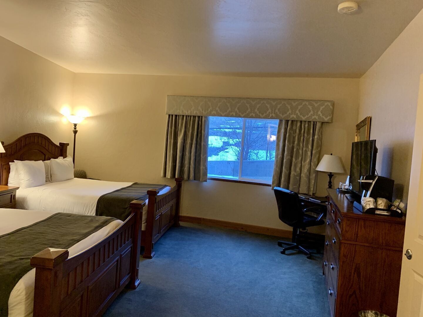 Family Getaway~Pool, Tubing, Skiing, & Ice Castles Villa 1037