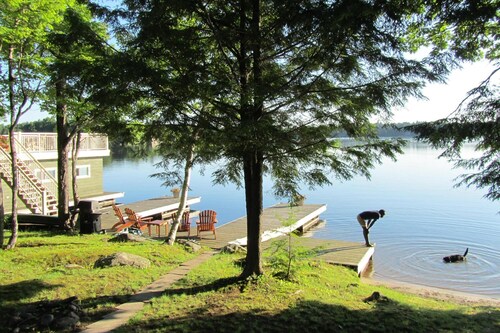 Newly Renovated!  3 Kayaks!  Beach!  Level Lot, Private, Location AA!