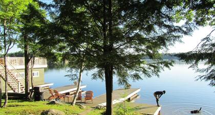 Newly Renovated!  3 Kayaks!  Beach!  Level Lot, Private, Location AA!