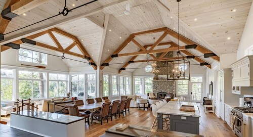 Luxury Build with Boathouse, SW Views on Lake Rosseau. 5 bdrms! Tesla Charger!