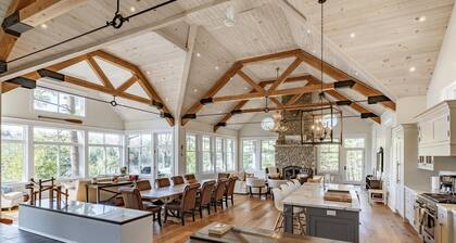 Luxury Build with Boathouse, SW Views on Lake Rosseau. 5 bdrms! Tesla Charger!
