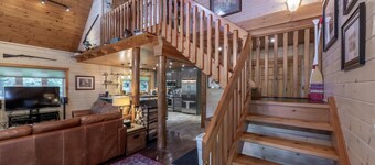 New Luxury! Family Perfect Getaway! Hot Tub! Sunset Views!