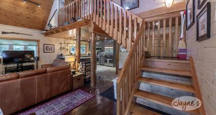 New Luxury! Family Perfect Getaway! Hot Tub! Sunset Views!