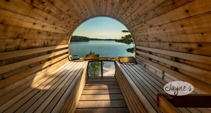 Sensational Georgian Bay Cottage 6 Bdrms, 5 with Ensuites! Hot Tub! AC!