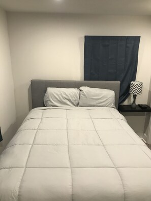 2 habitaciones, tabla de planchar con plancha, wifi y ropa de cama 