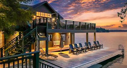 Hard packed Sandy Beach, spacious 7 brdm 6 bath! Boathouse w Sleeping & Sundeck!