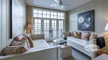 Televisor, llar de foc i estèreo