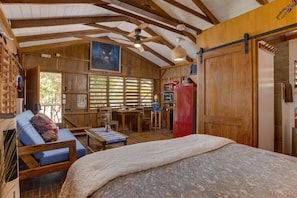 1 habitación, tabla de planchar con plancha, wifi gratis y ropa de cama 