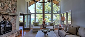 Gorgeous Cottage on Lake Rosseau! Huge Boathouse Deck + 300ft of Frontage!