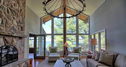 Gorgeous Cottage on Lake Rosseau! Huge Boathouse Deck + 300ft of Frontage!