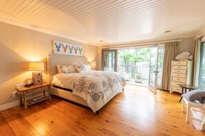 5 bedrooms, free WiFi, bed sheets