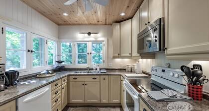 Port Carling! On Rosseau 4 bdrm, 2 bath! Sunsets! New Dock!
