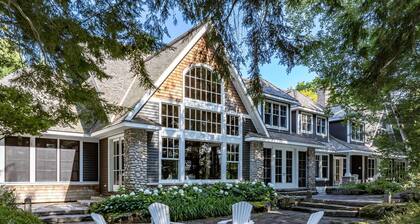 6 bed, 8 bath Beautiful Lake Joe Compound! Sunsets, Boathouse, Sauna & Gym!