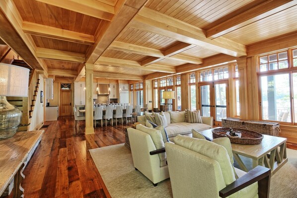 TV, lareira, aparelho de som