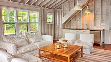 TV, fireplace, stereo