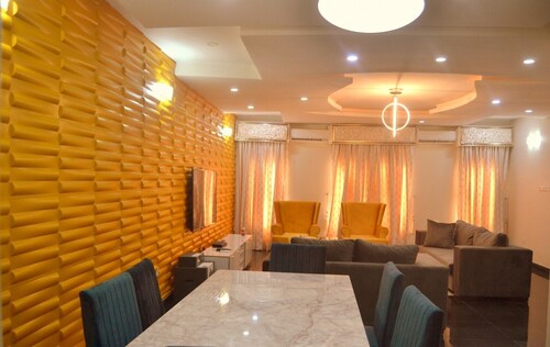 Villa in Victoria Island with 5 Bedrooms and Swimming Pool