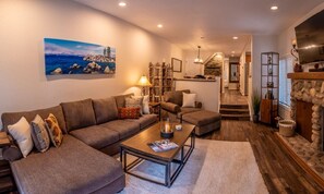 Televisión y chimenea 