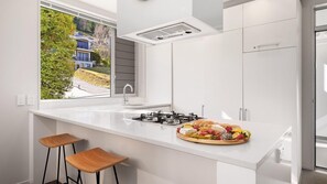 Fridge, microwave, oven, stovetop - Central on Kent | Gas Fire | Mountain Views (Queenstown)