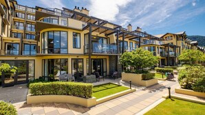 A modern hotel with multiple balconies, outdoor seating areas, and well-maintained gardens. - Lakefront at 911 The Beacon | Studio (Queenstown)