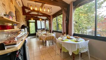 Free daily self-service breakfast