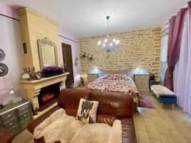 华丽客房 | 高档床上用品、记忆海绵床垫、特色装修、特色家居