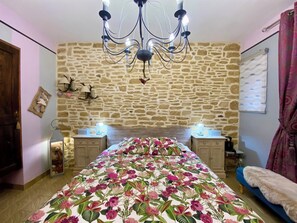 Deluxe Room | Premium bedding, memory-foam beds, individually decorated - Ô Clair de Lune - Espace bien être avec Spa - Piscine chauffée (Sarlat-la-Canéda)