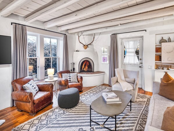 Smart TV, fireplace, books