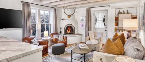 تلفزيون ذكي، مدفأة، كُتُب