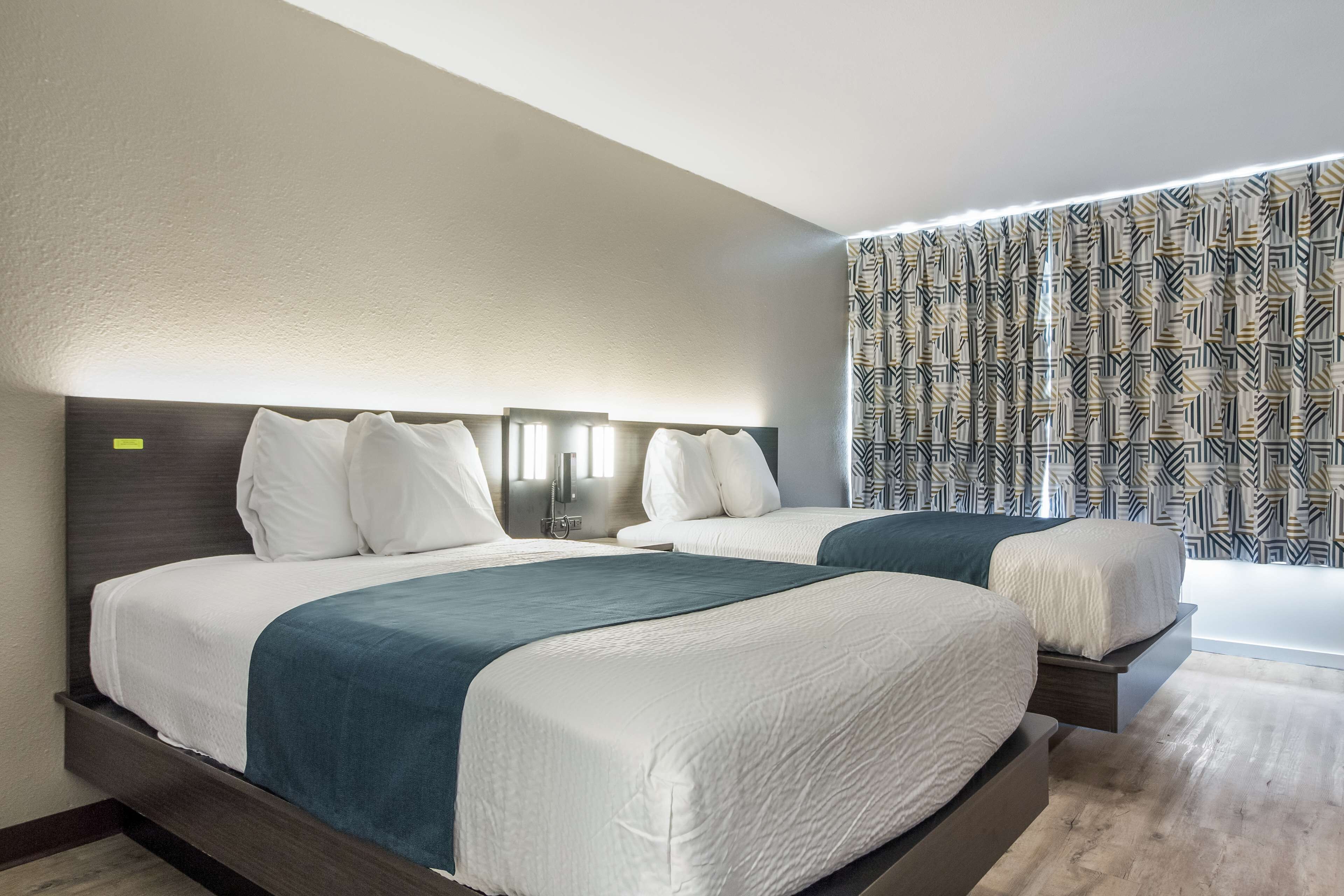 Bureau, espace de travail pour ordinateur portable, Wi-Fi gratuit