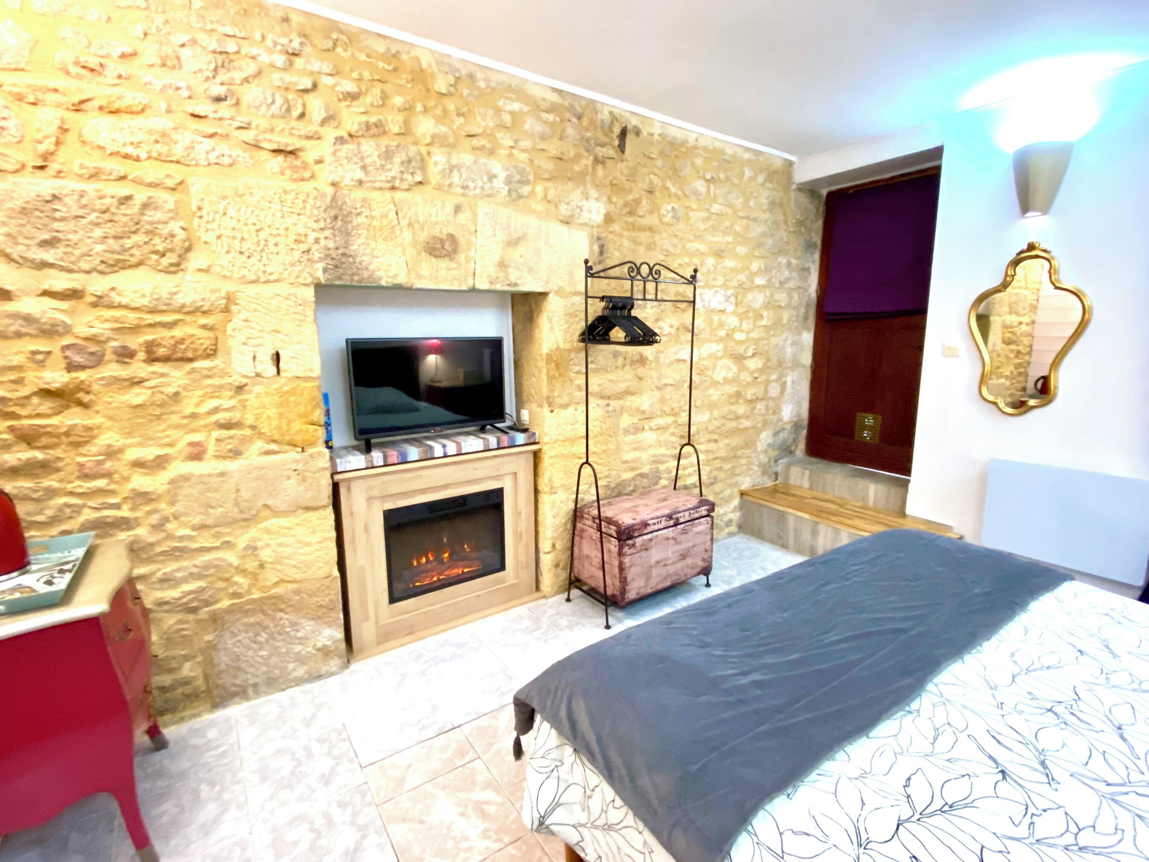 Klassieke tweepersoonskamer | Een minibar, individueel gedecoreerd, gratis wifi, beddengoed