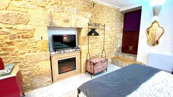 Klassieke tweepersoonskamer | Een minibar, individueel gedecoreerd, gratis wifi, beddengoed